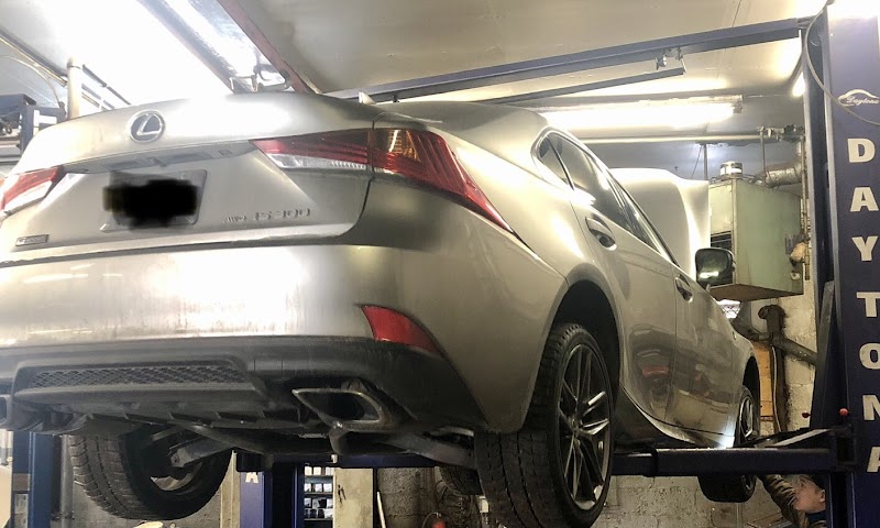Booth St Auto Service in Ottawa